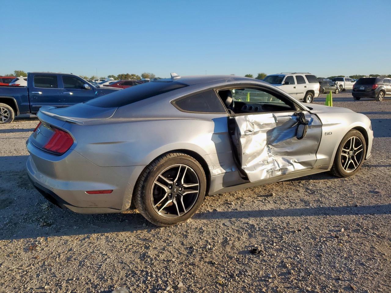 2021 Ford Mustang - zdjęcie 3