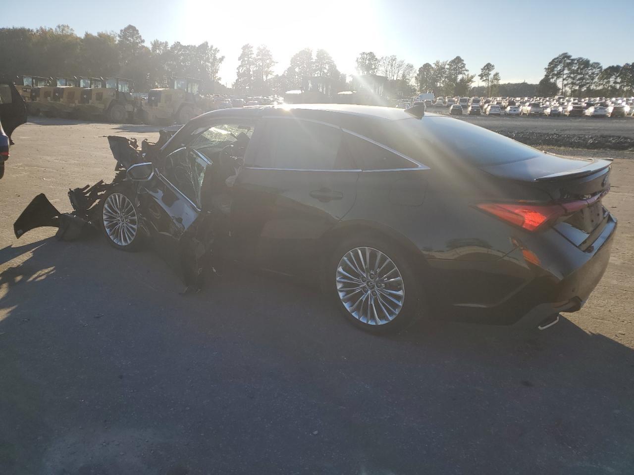 2019 Toyota Avalon - zdjęcie 2