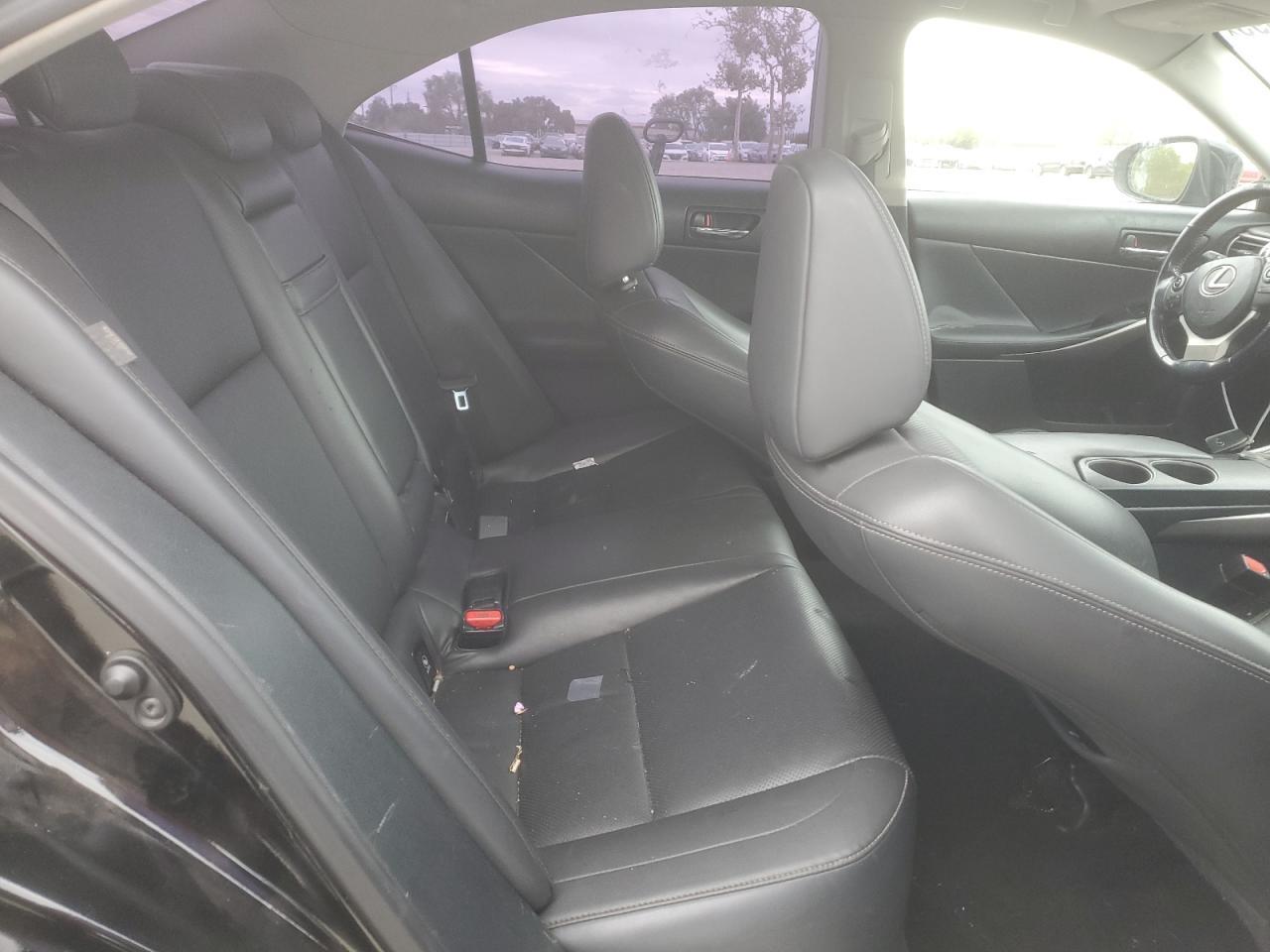 2016 Lexus IS - zdjęcie 10