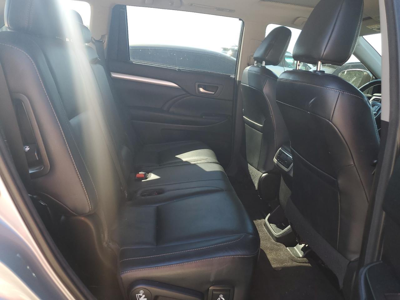 2017 Toyota Highlander Se - zdjęcie 10