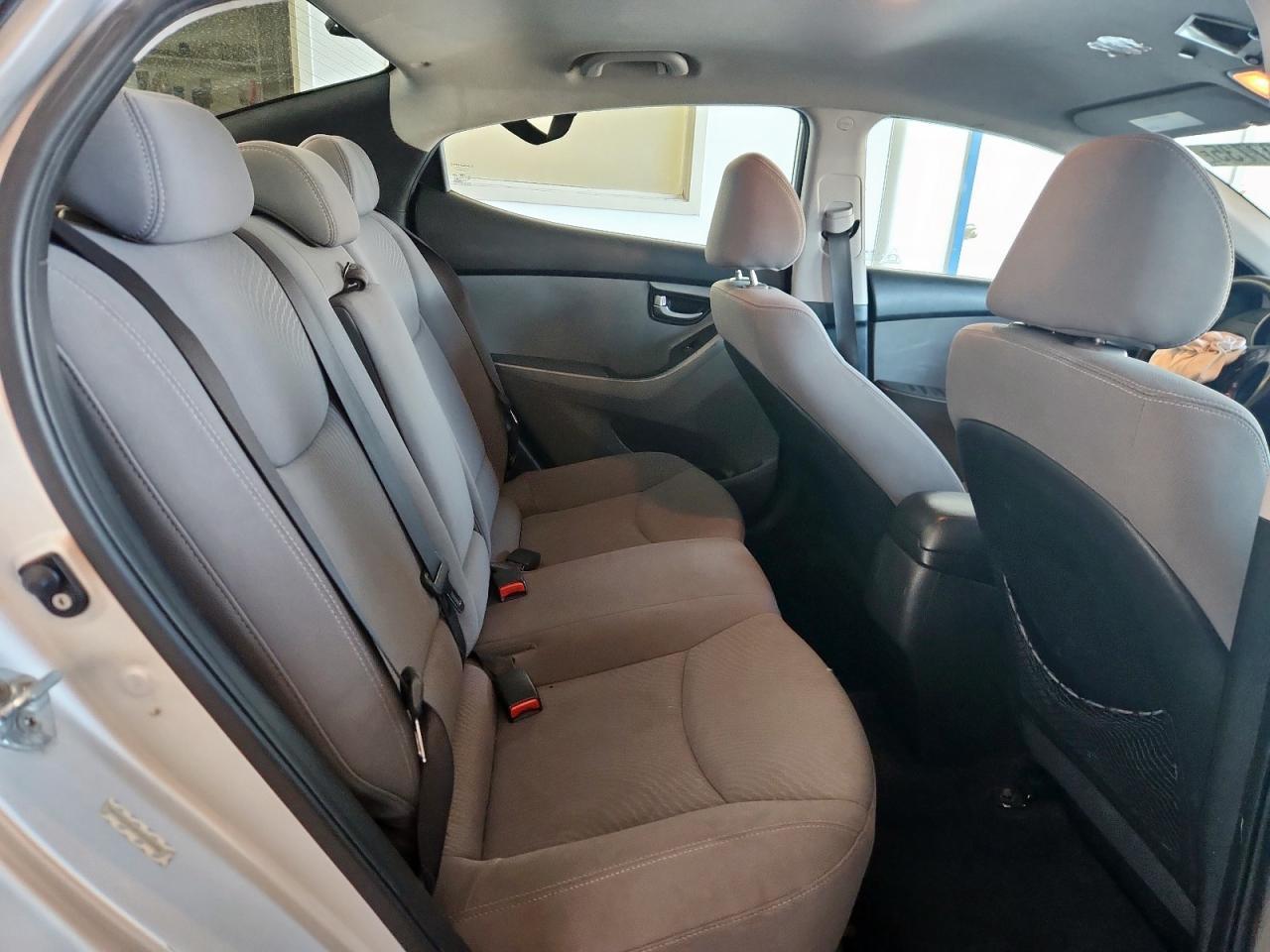 2015 Hyundai Elantra - zdjęcie 10
