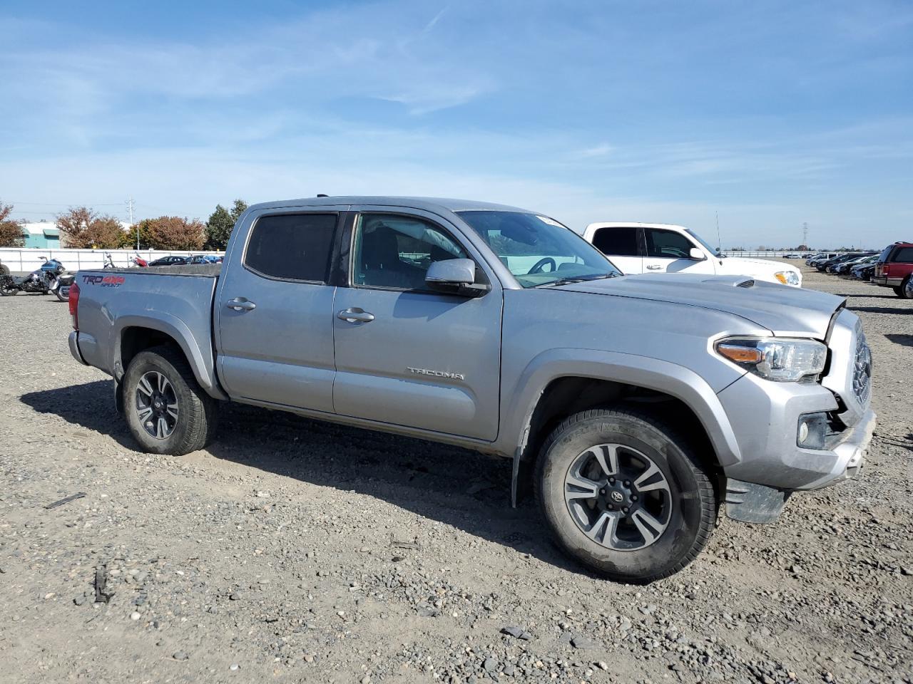 2019 Toyota Tacoma - zdjęcie 4