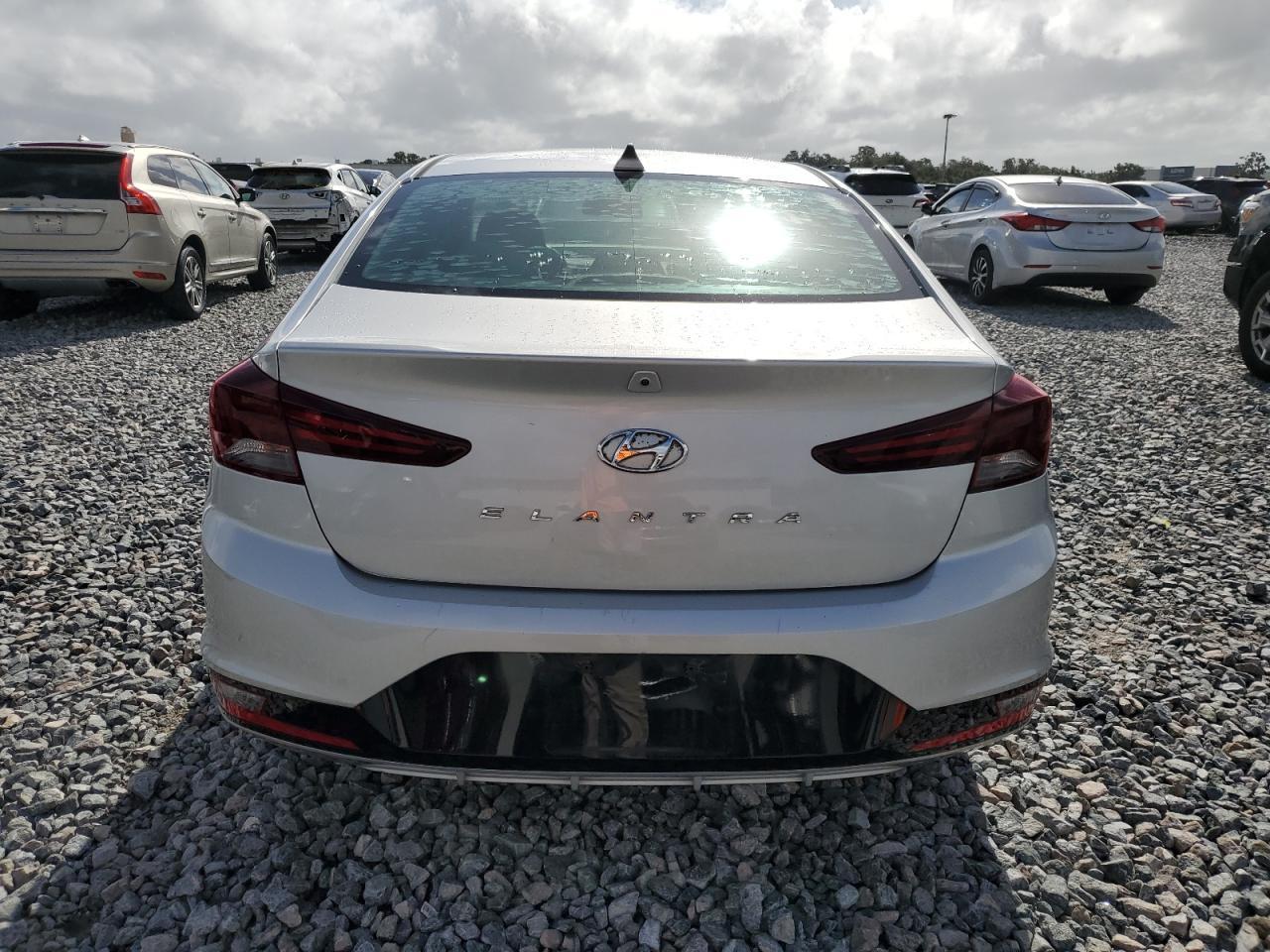 2019 Hyundai Elantra - zdjęcie 6
