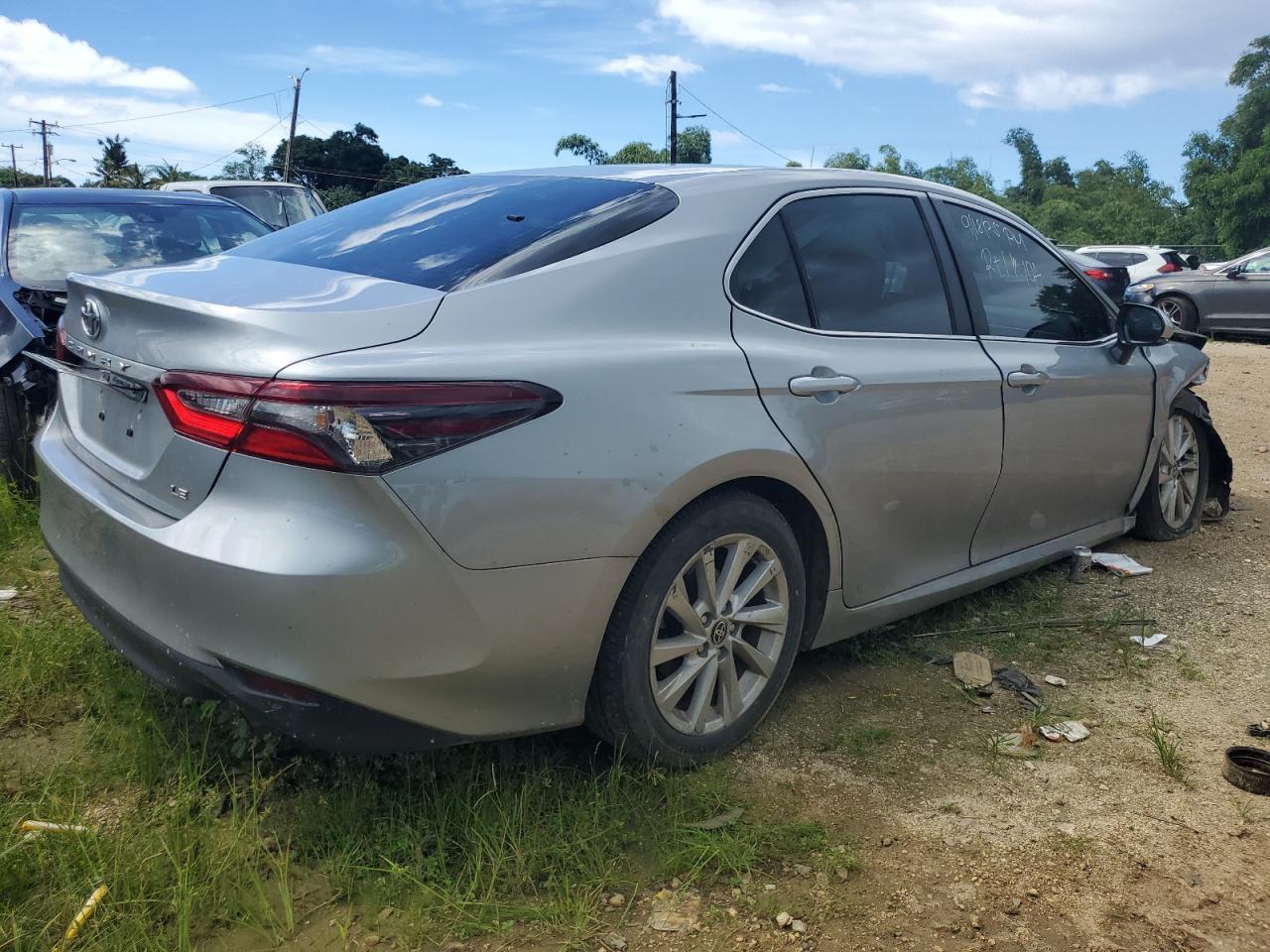 2023 Toyota Camry Le - zdjęcie 3