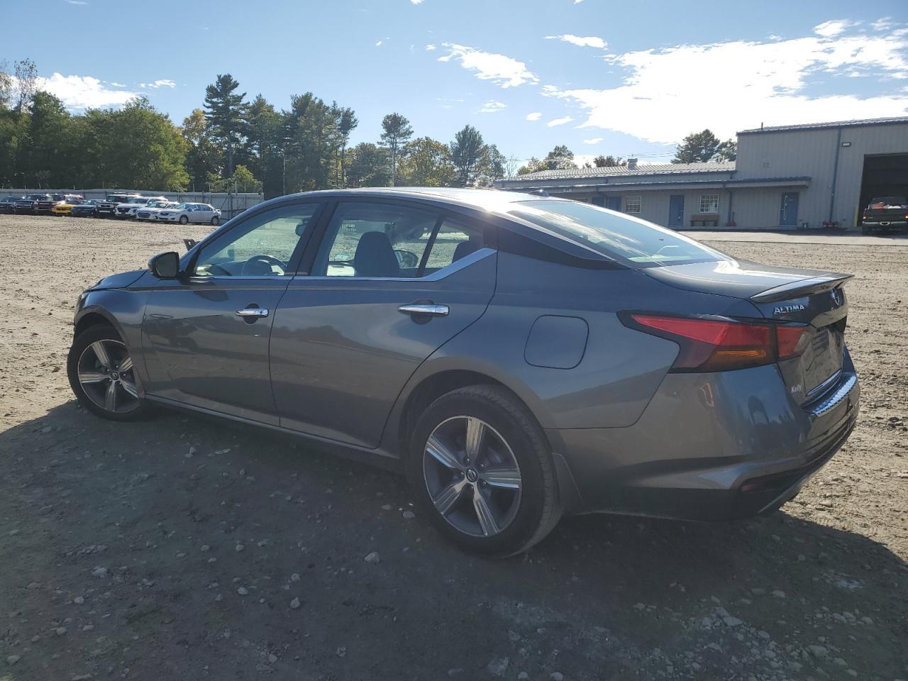 2019 Nissan Altima - zdjęcie 2