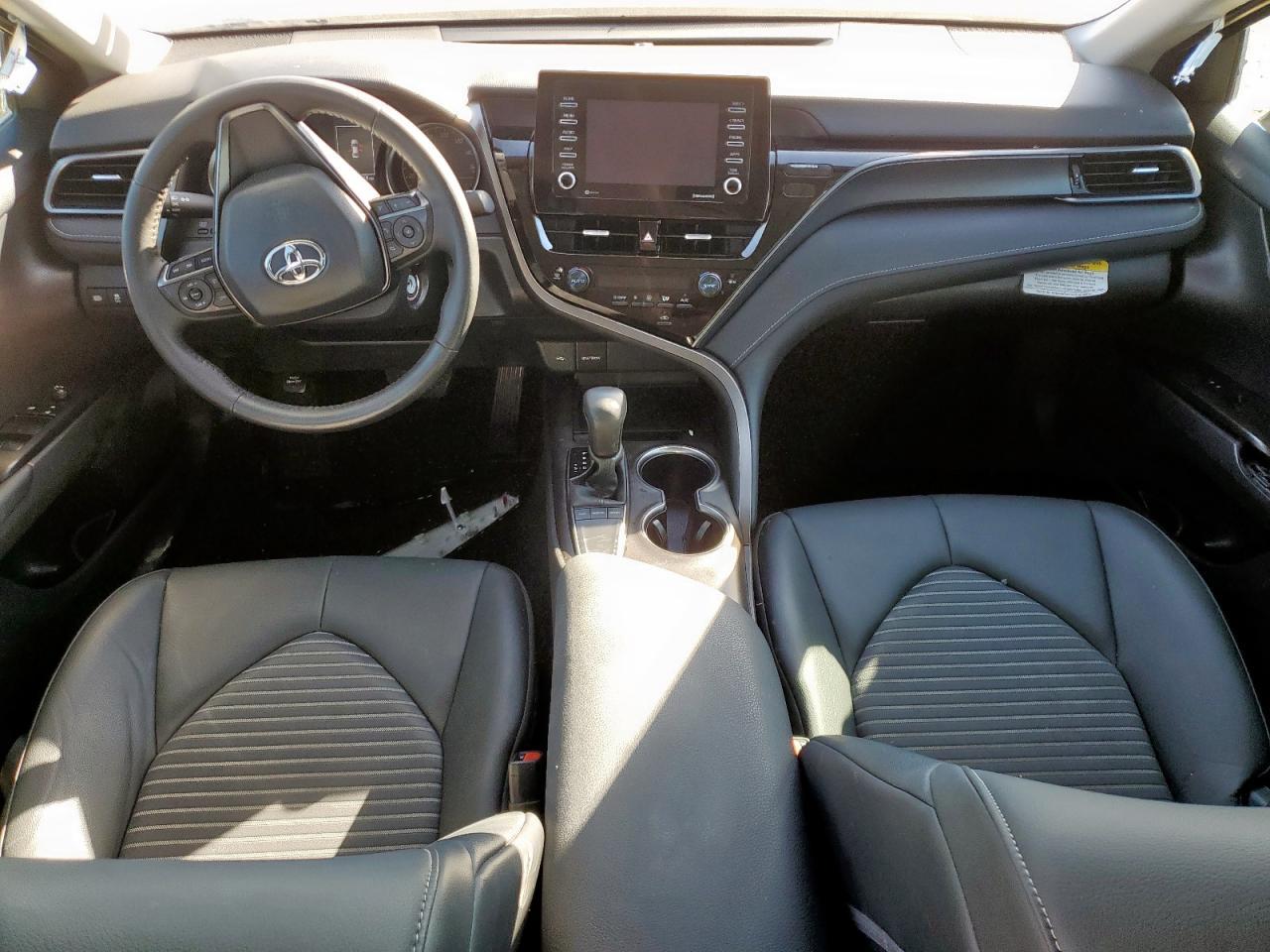 2024 Toyota Camry - zdjęcie 8