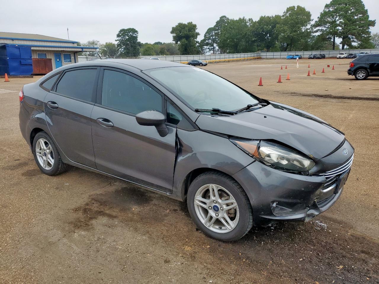 2017 Ford Fiesta - zdjęcie 4