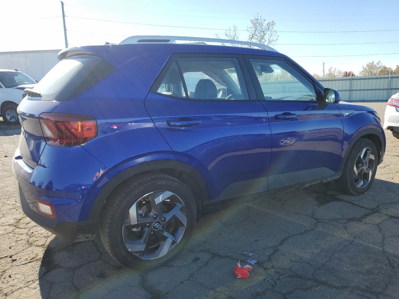 2025 Hyundai Venue Sel - zdjęcie 3