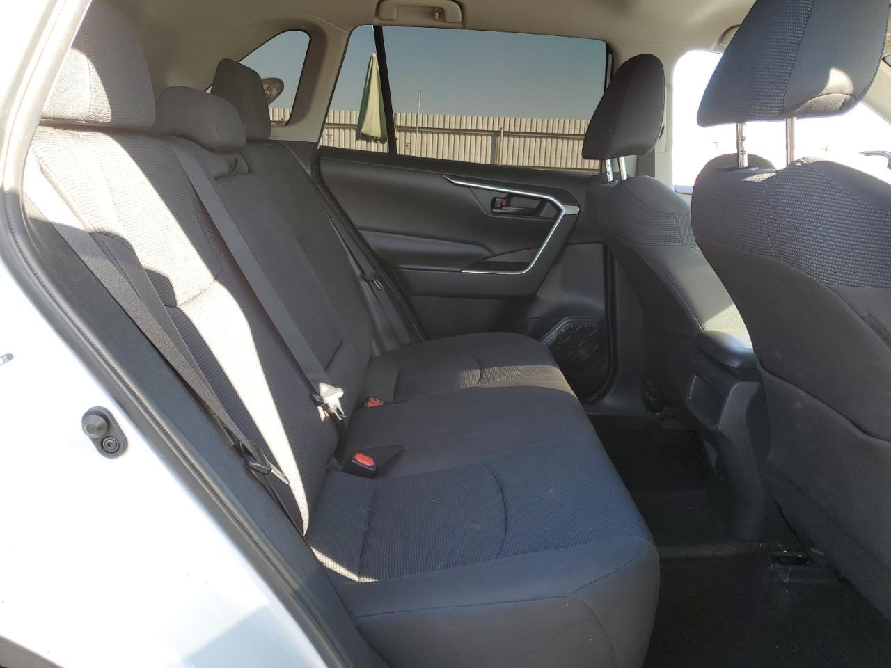 2020 Toyota RAV 4 - zdjęcie 11