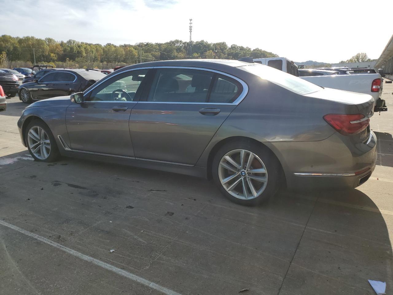 2016 BMW 750 Xi - zdjęcie 2