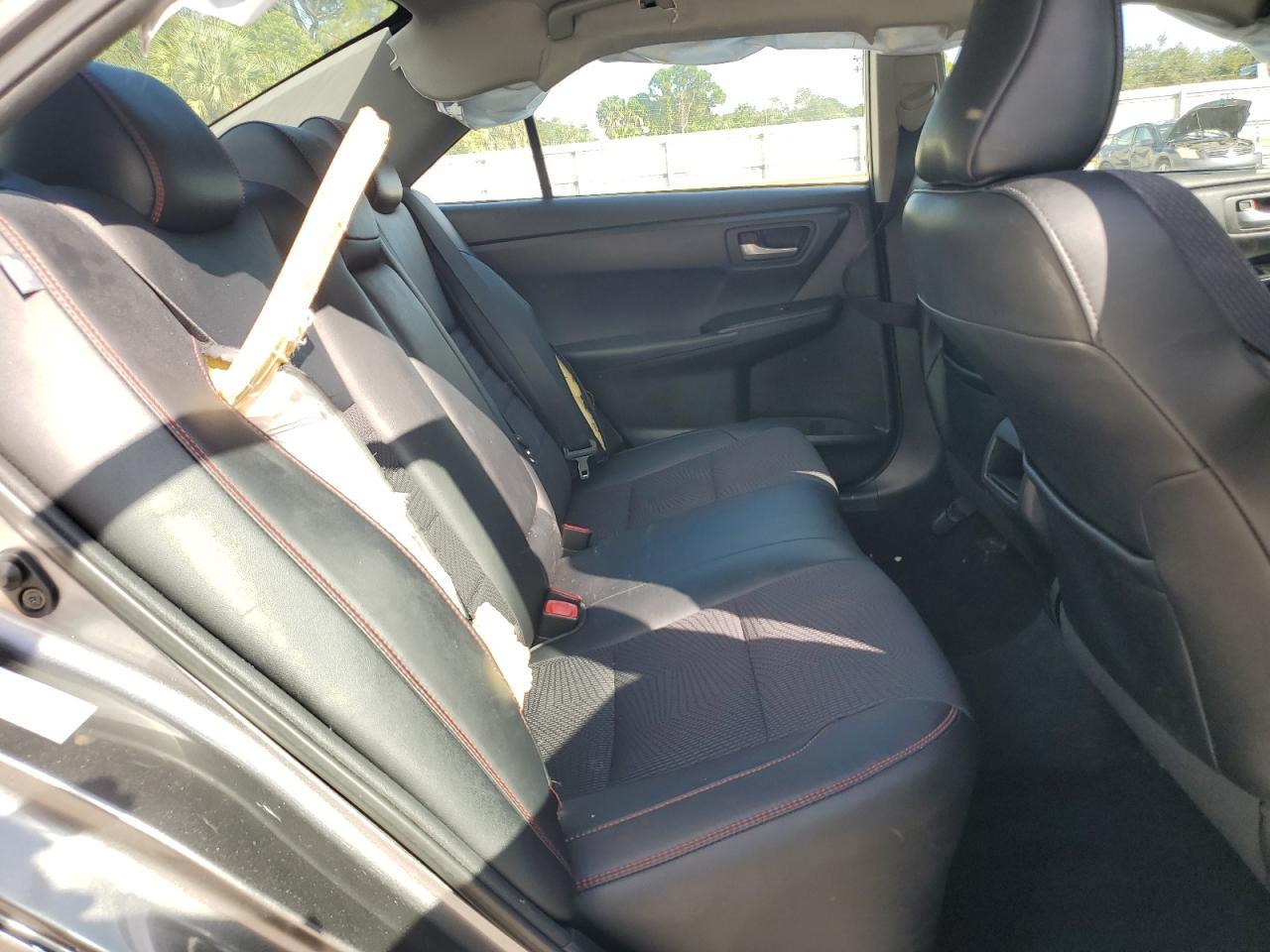 2017 Toyota Camry Le - zdjęcie 10
