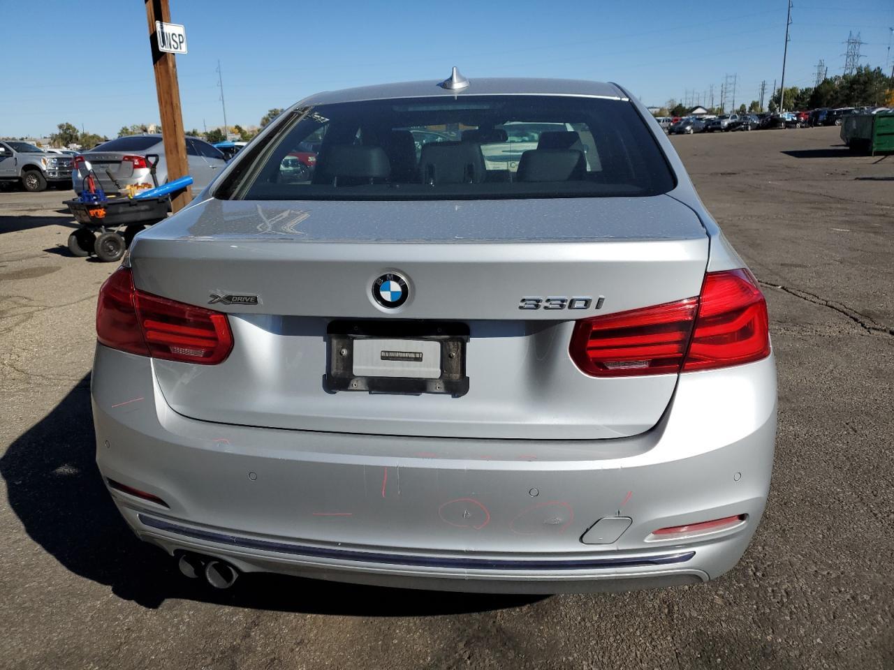 2017 BMW 330 Xi - zdjęcie 6