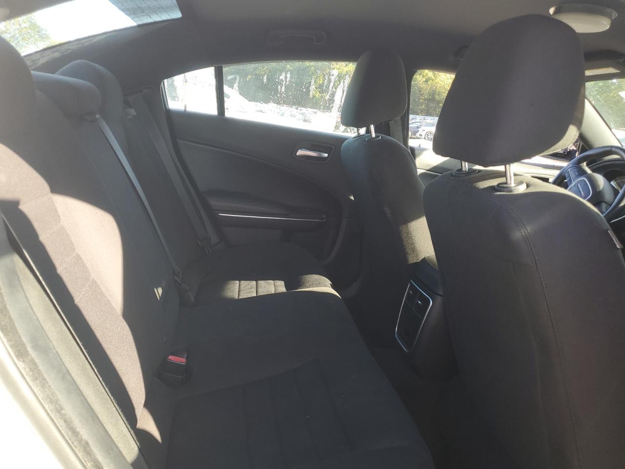 2015 Dodge Charger - zdjęcie 10
