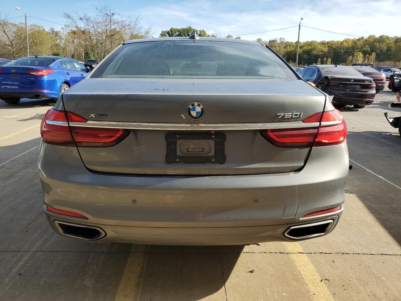 2016 BMW 750 Xi - zdjęcie 6