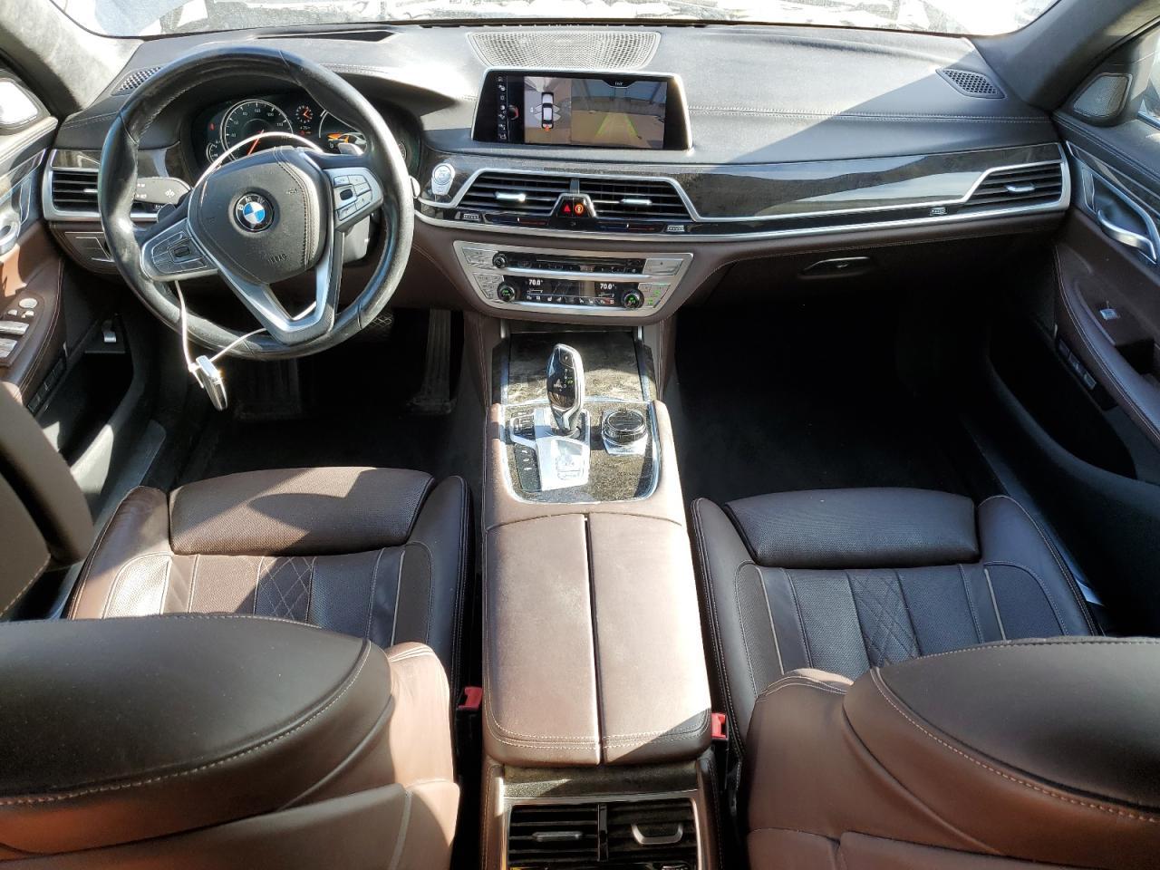 2016 BMW 750 Xi - zdjęcie 8