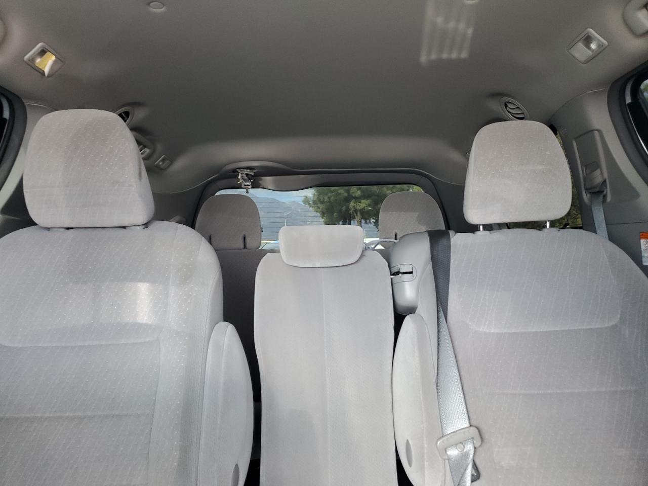 2016 Toyota Sienna - zdjęcie 10