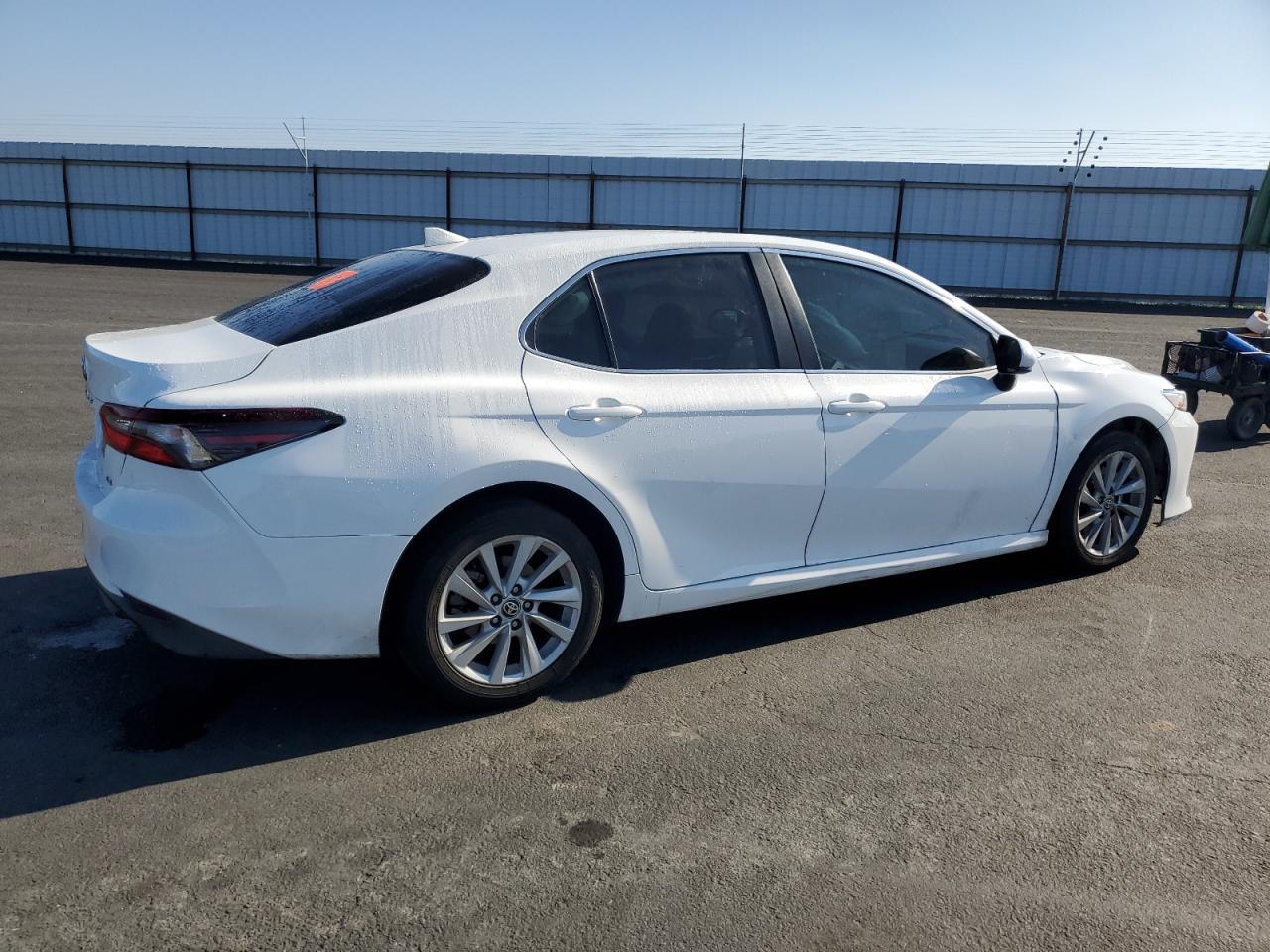2021 Toyota Camry - zdjęcie 3