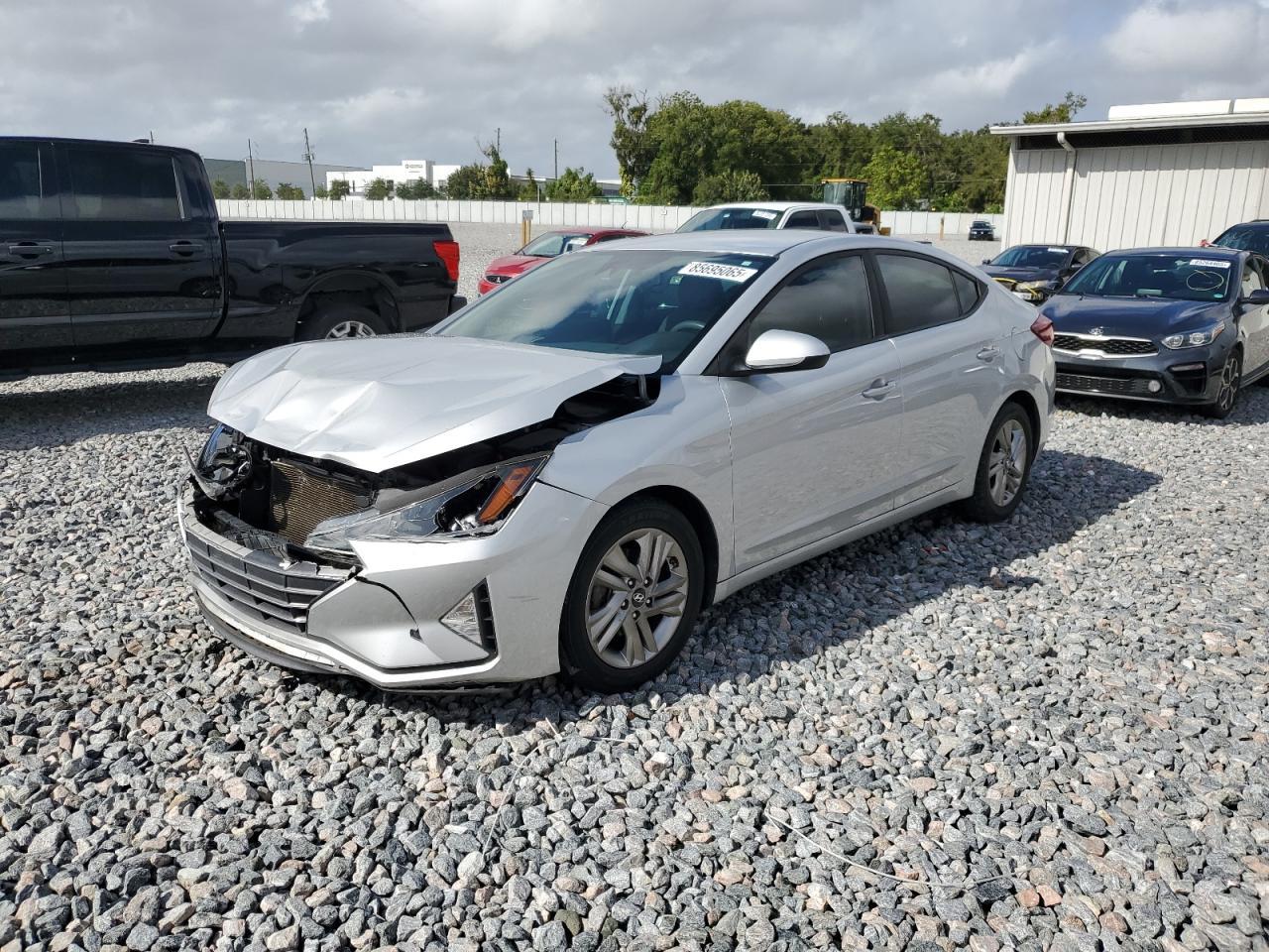 2019 Hyundai Elantra - zdjęcie główne