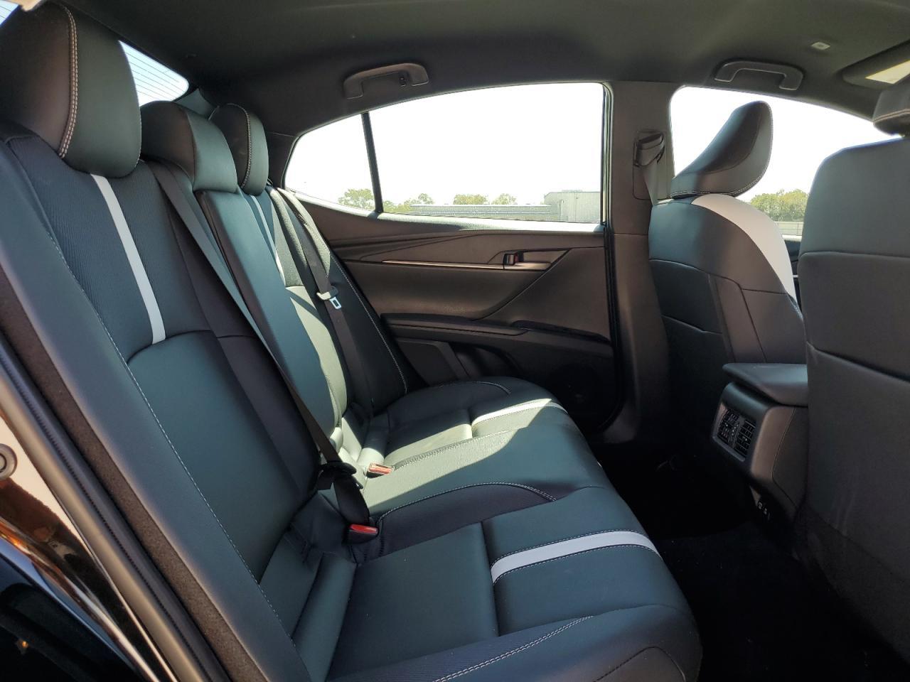 2025 Toyota Camry - zdjęcie 10