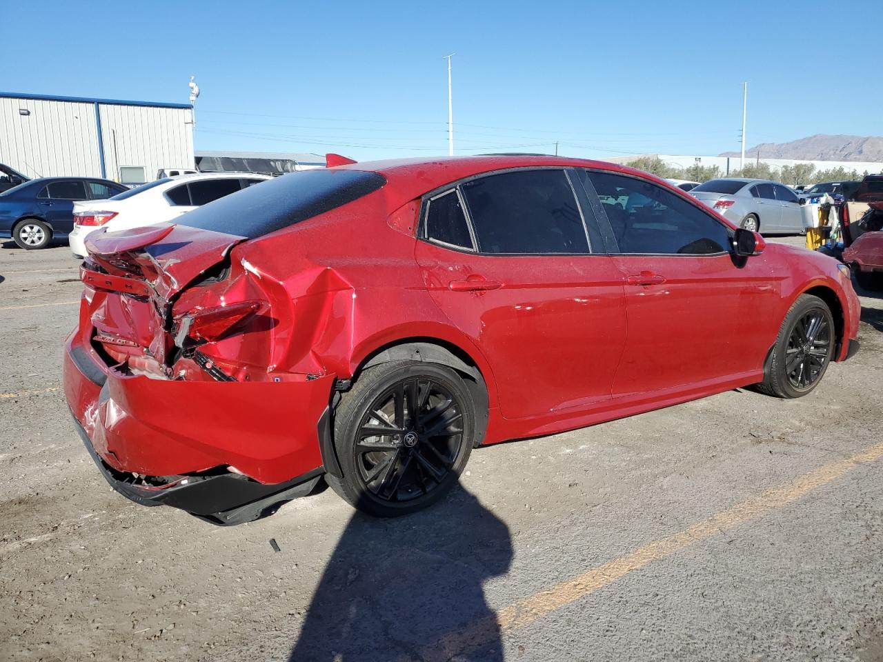 2025 Toyota Camry - zdjęcie 3