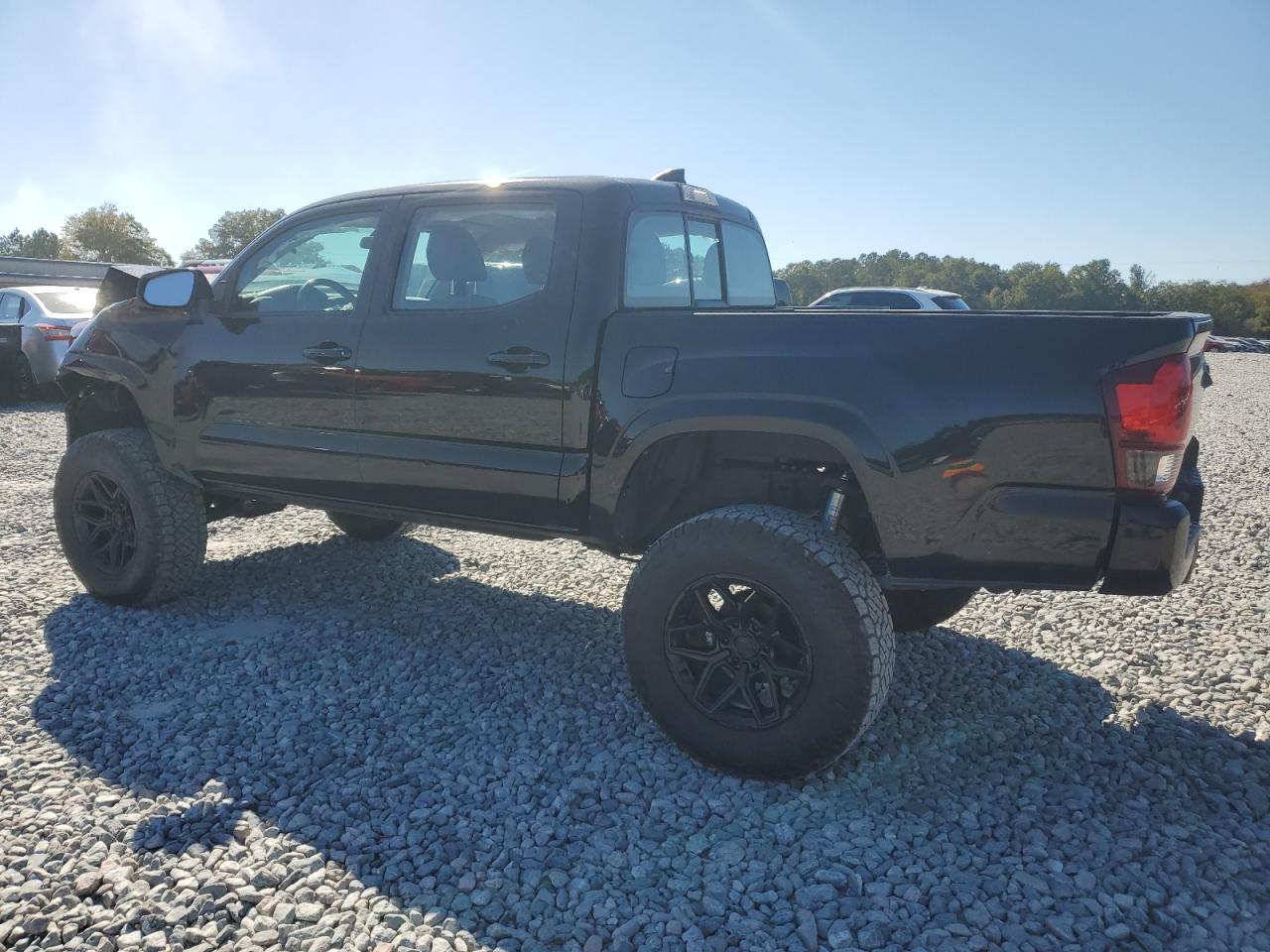 2018 Toyota Tacoma - zdjęcie 2
