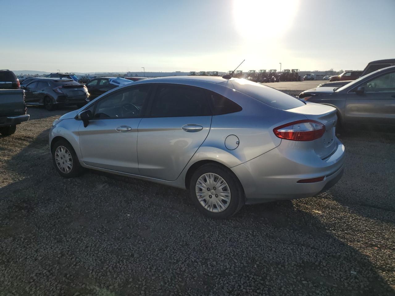 2016 Ford Fiesta S - zdjęcie 2
