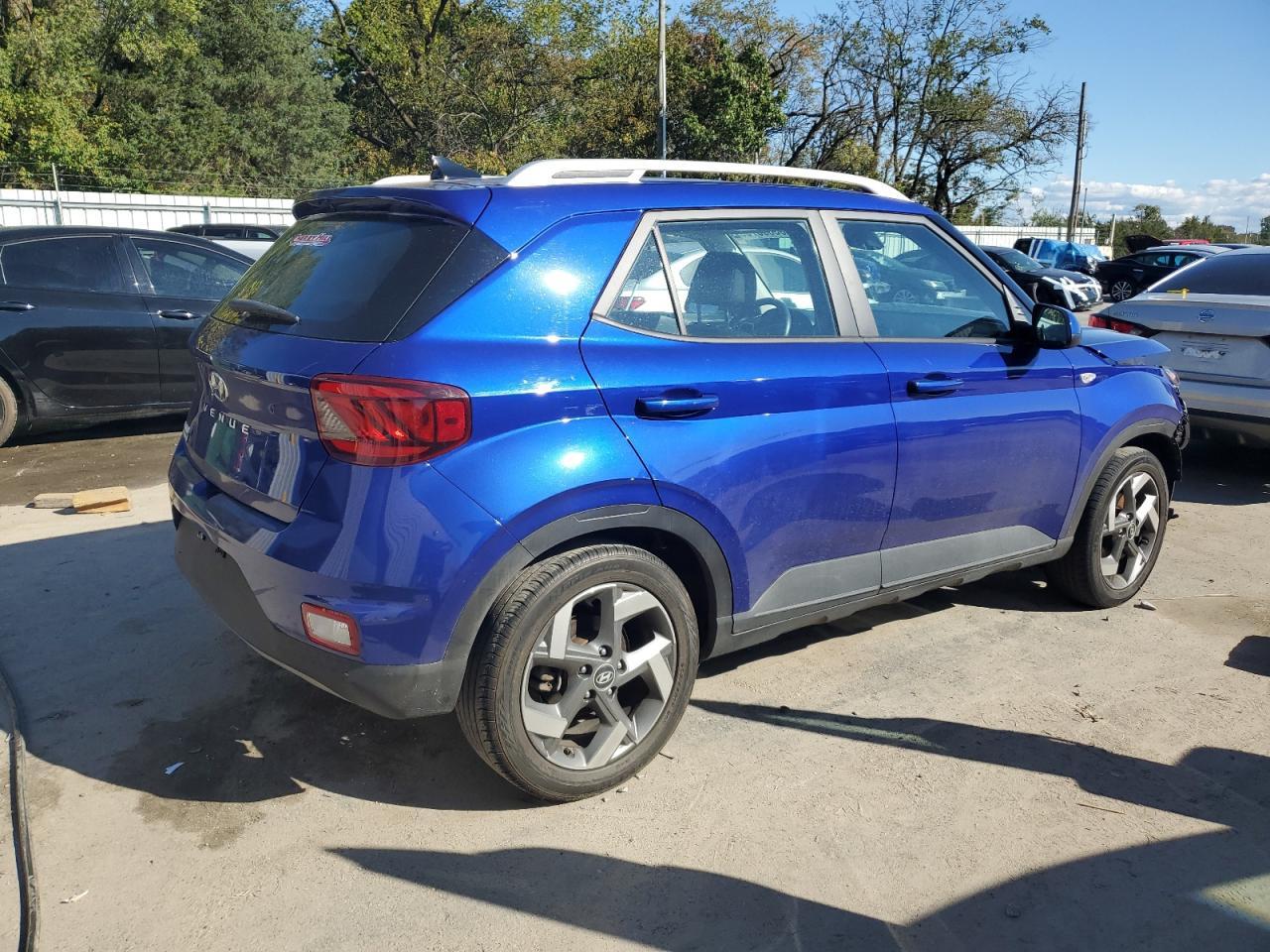 2022 Hyundai Venue Sel - zdjęcie 3