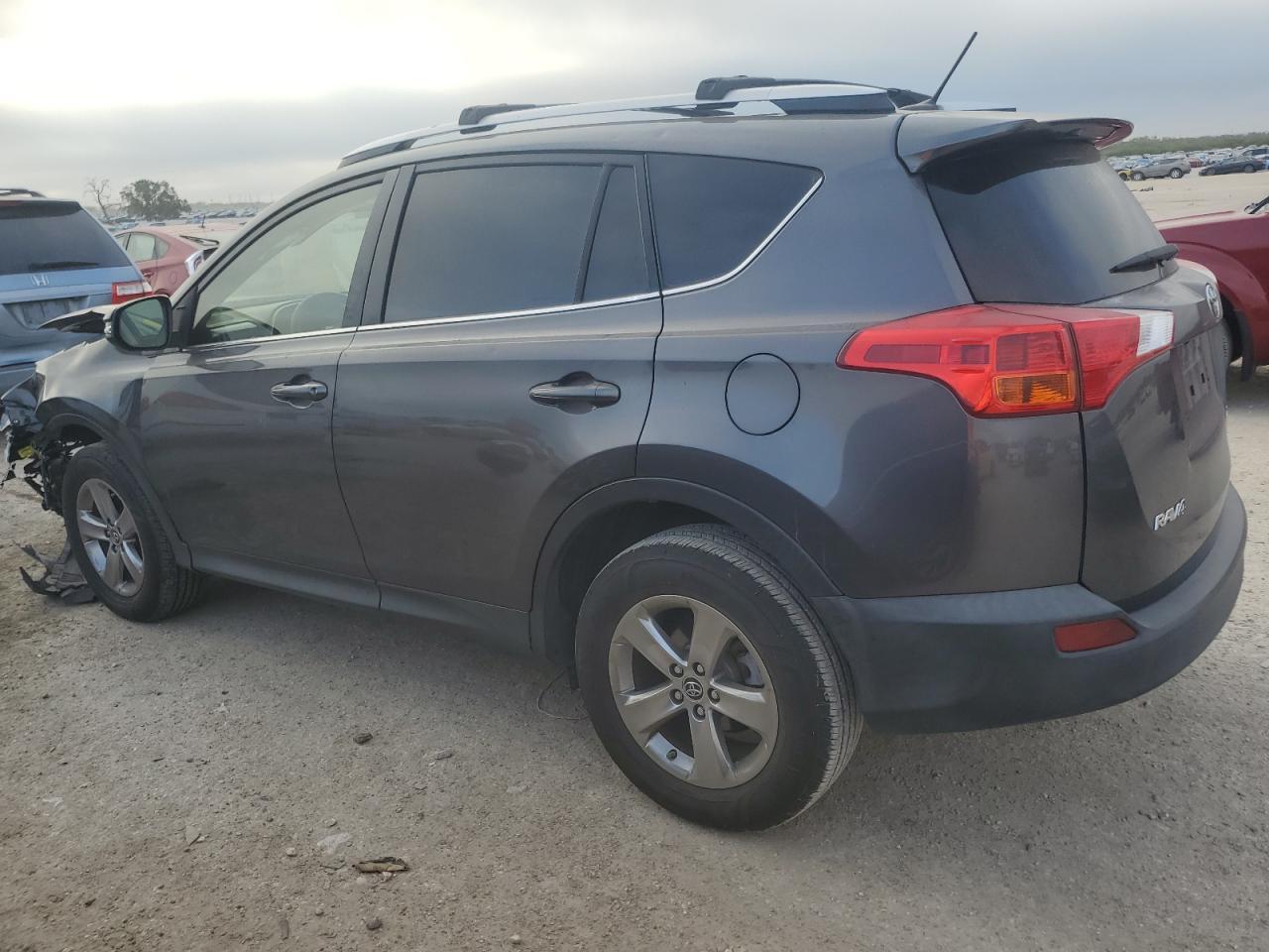 2015 Toyota RAV 4 - zdjęcie 2
