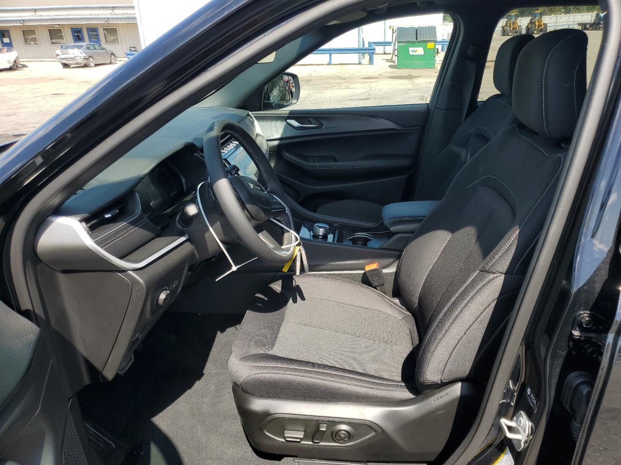 2025 Jeep Grand Cherokee Laredo - zdjęcie 7