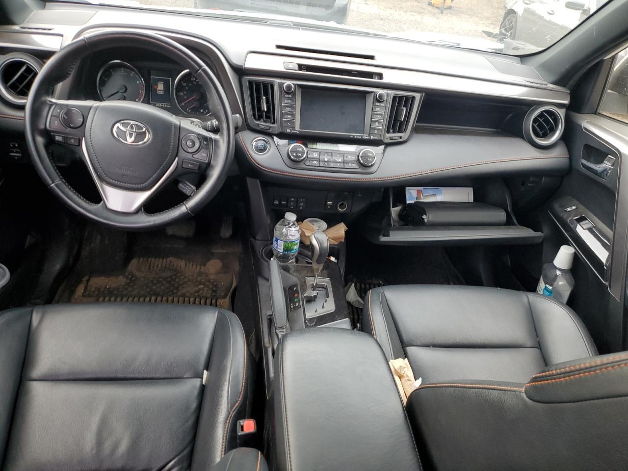 2016 Toyota Rav4 Se - zdjęcie 8