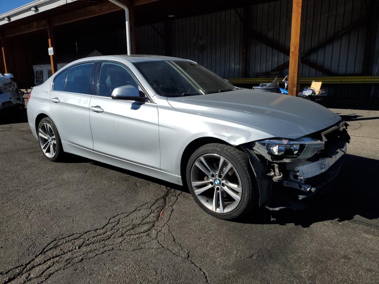 2017 BMW 330 Xi - zdjęcie 4