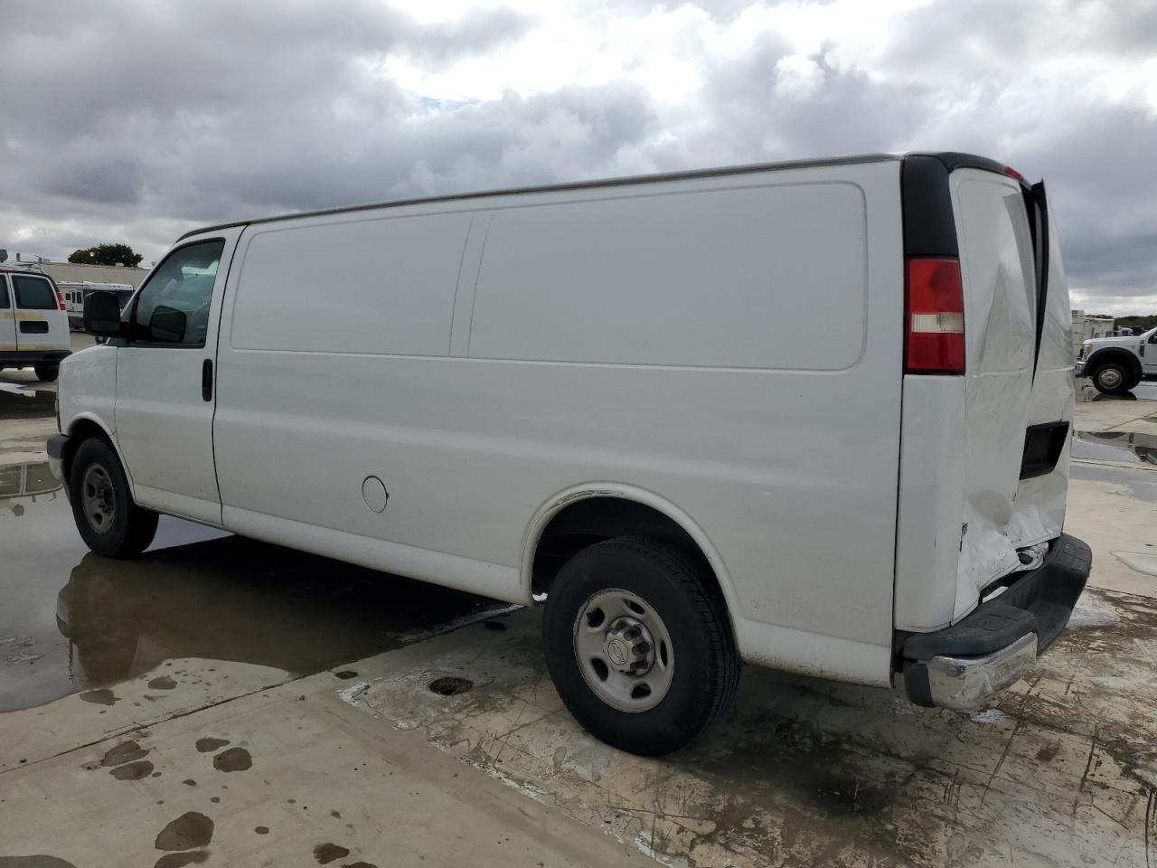 2017 Chevrolet Express G3500 - zdjęcie 2
