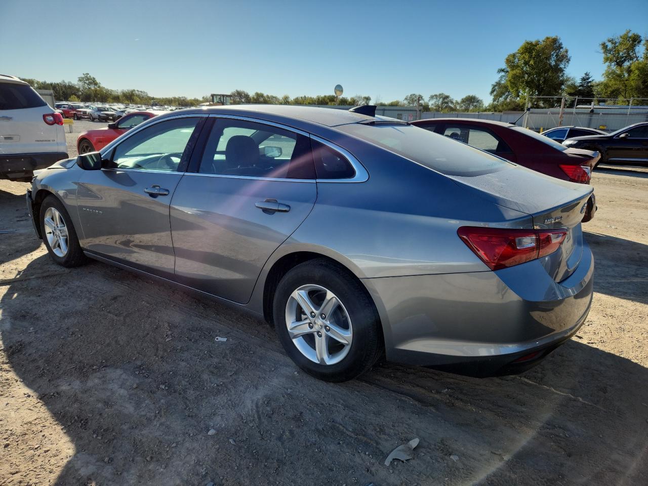 2023 Chevrolet Malibu Ls - zdjęcie 2