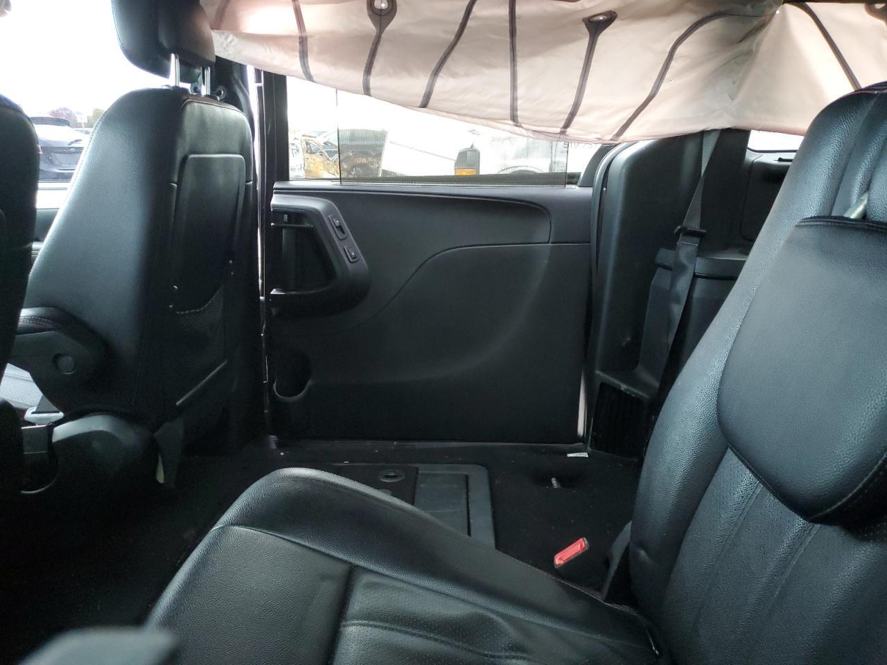 2017 Dodge Caravan - zdjęcie 11