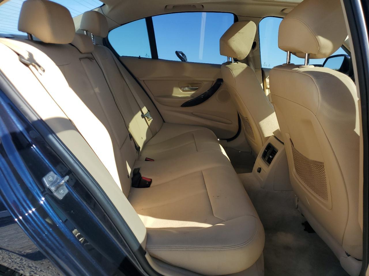 2016 BMW 320 I - zdjęcie 10