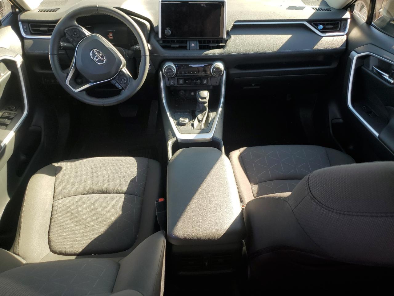 2024 Toyota Rav4 Xle - zdjęcie 8