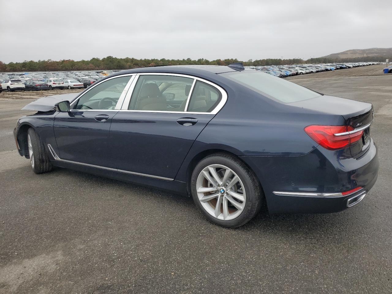 2019 BMW Seria 7 - zdjęcie 2