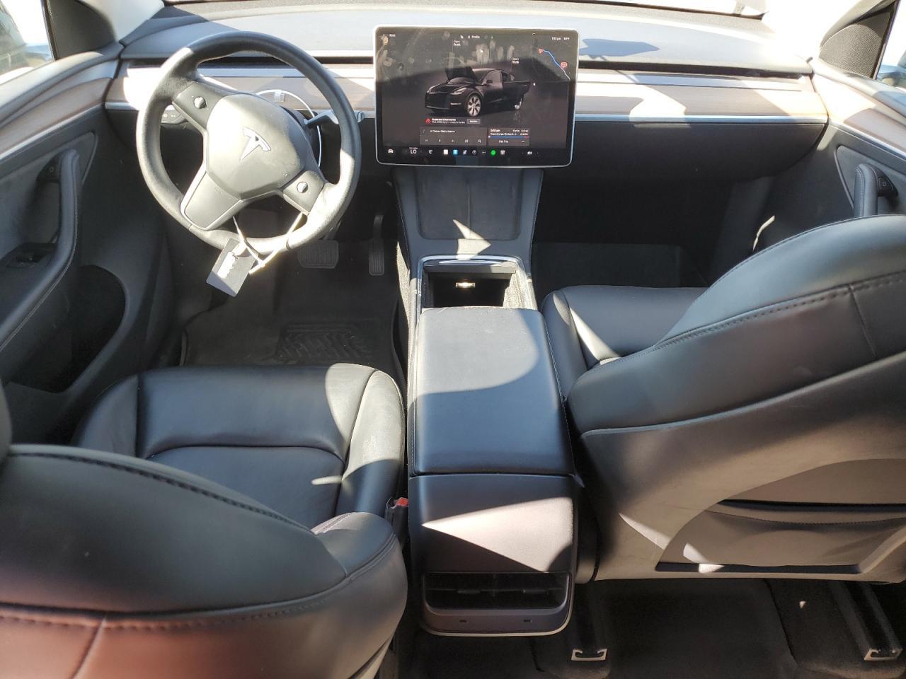 2024 Tesla Model Y - zdjęcie 8