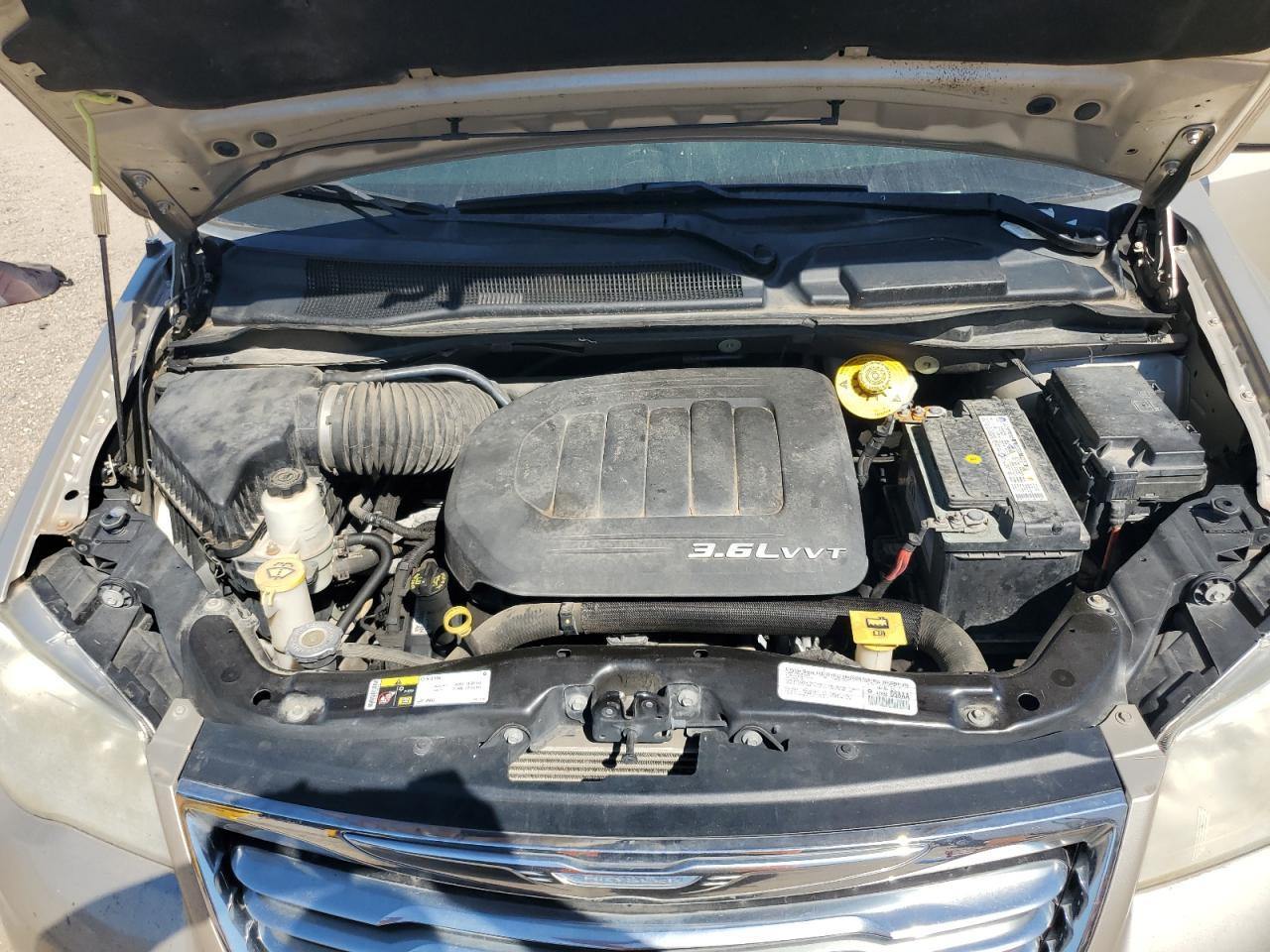 2014 Chrysler Town & Country - zdjęcie 12