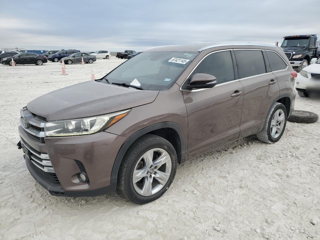 2017 Toyota Highlander - zdjęcie główne