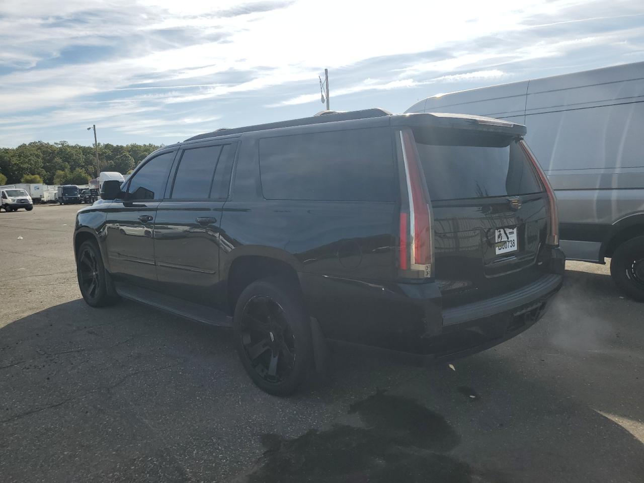 2017 Cadillac Escalade Esv Luxury - zdjęcie 2