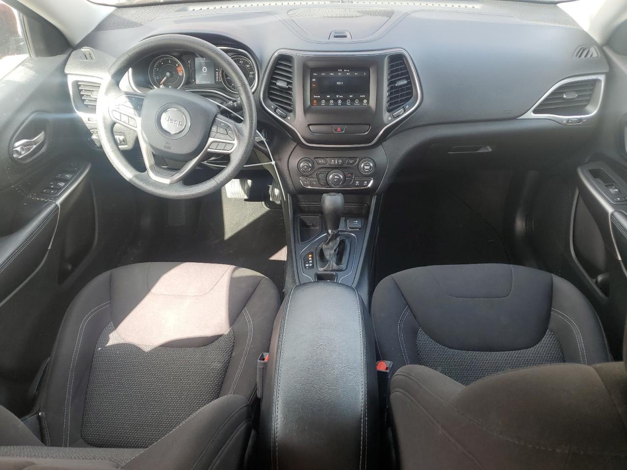 2020 Jeep Cherokee - zdjęcie 8