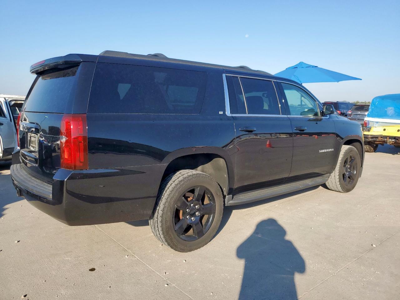 2017 Chevrolet Suburban - zdjęcie 3