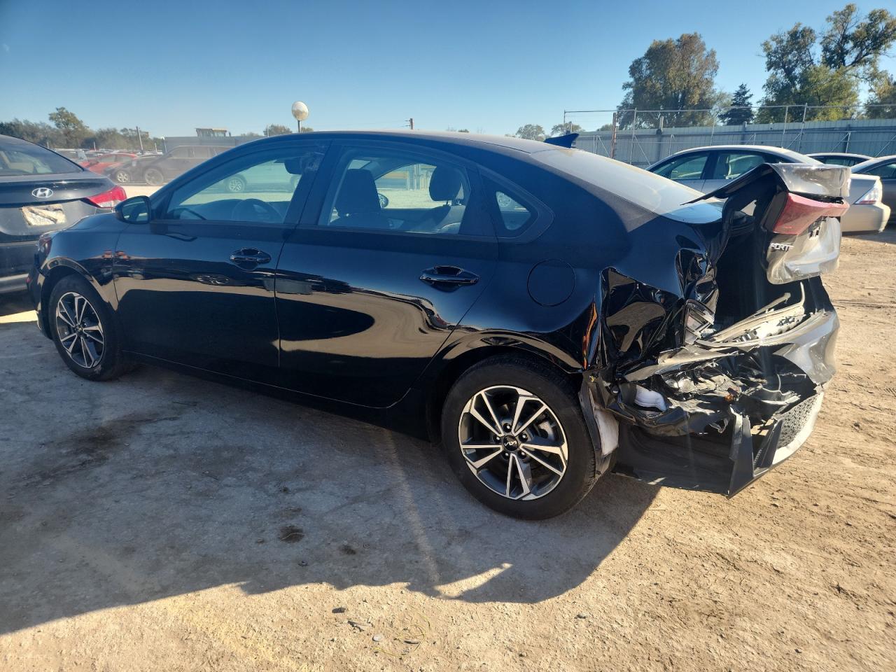 2023 Kia Forte Lx - zdjęcie 2