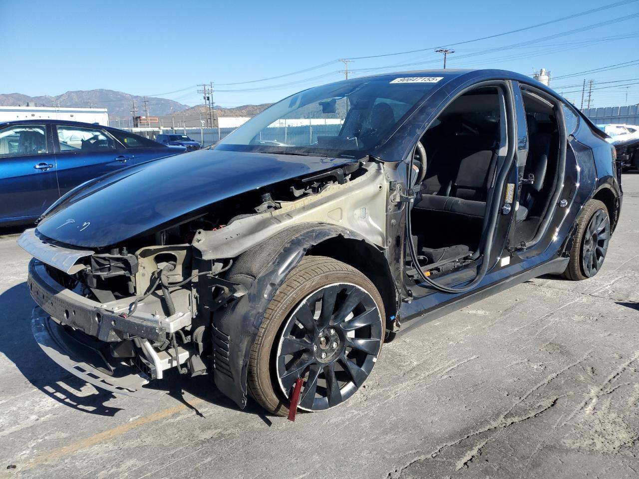 2024 Tesla Model Y - zdjęcie główne