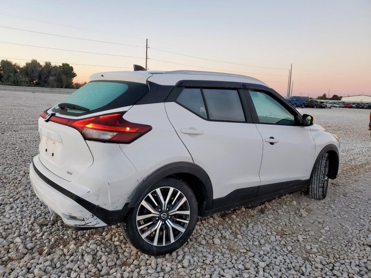 2021 Nissan Kicks Sv - zdjęcie 3