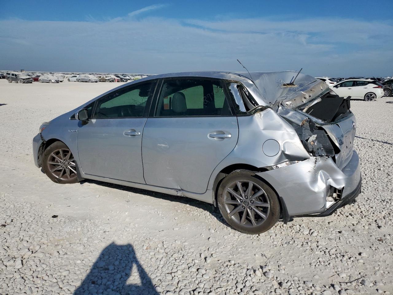 2016 Toyota Prius V - zdjęcie 2