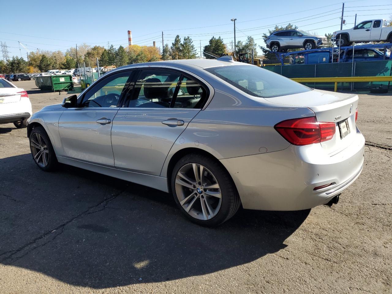 2017 BMW 330 Xi - zdjęcie 2