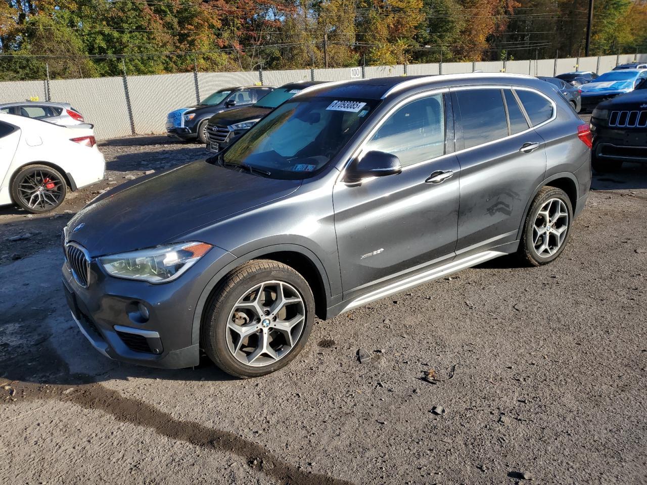 2017 BMW X1 - zdjęcie główne
