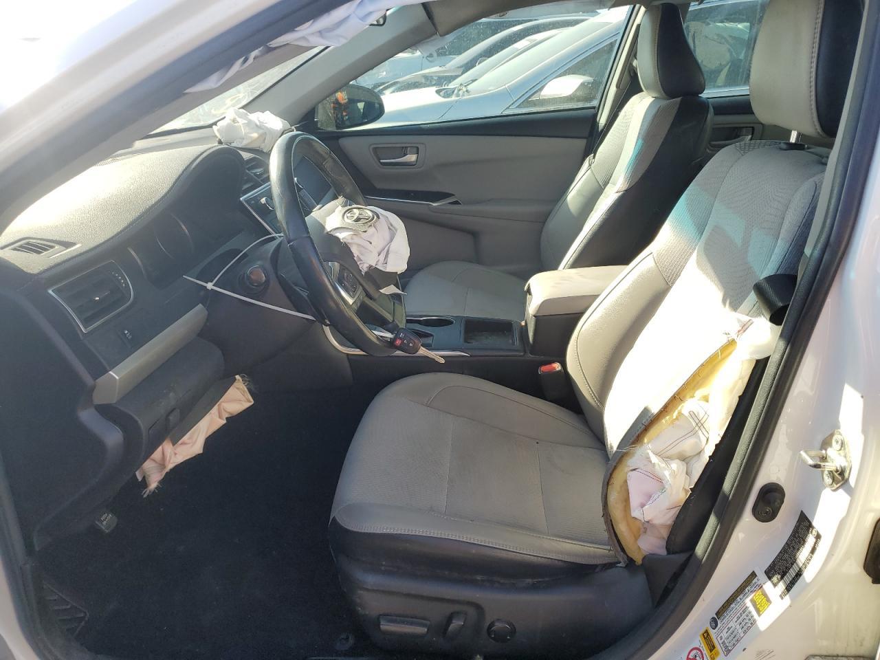 2016 Toyota Camry Le - zdjęcie 7